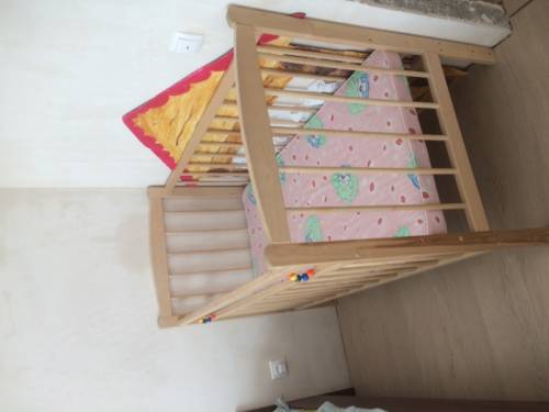 Продам детскую кроватку деревянную,2 года,