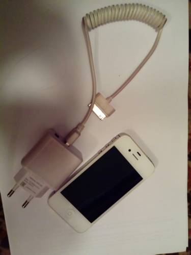Продам айфон 4s