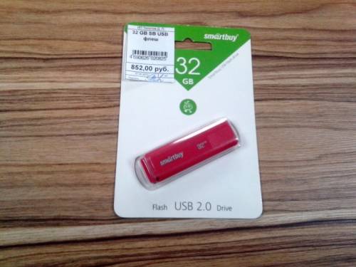 Красная флешка Smartbuy на 32 Гигабайта