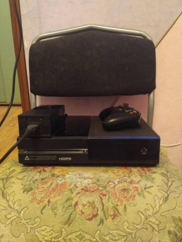 Xbox one 500GB Fifa 17 Battelfield и т.д.