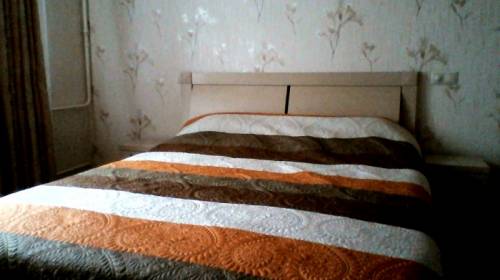 Продаю   кровать   с   подьемным   механизмом    и   матрасом