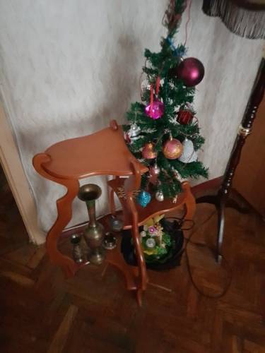 Тумба для цветов.