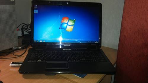 продам ноутбук  emachines E525