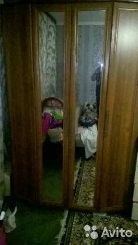шкаф коричневый три отделения