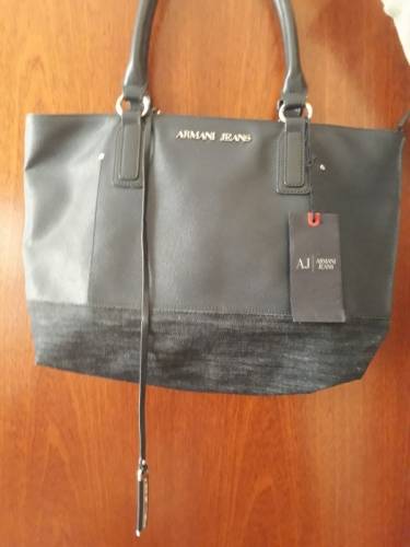 Классная сумка Armani 