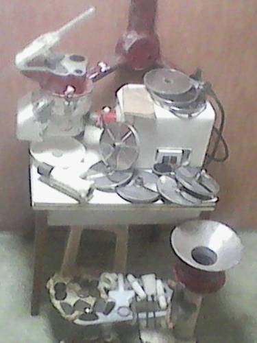 Продам 3-х фазную промышленную мясорубку-овощерезку