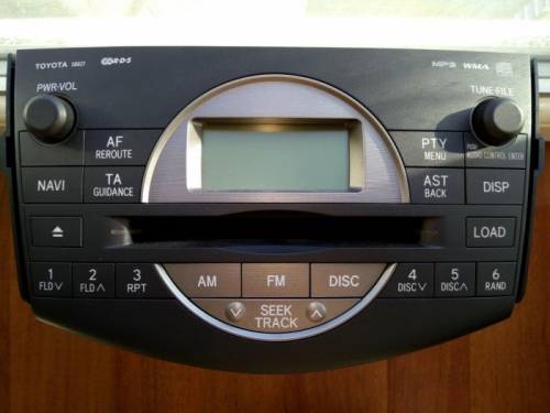 продаю Оригинальная магнитола Тойота с автомобиля РАВ4 2006 г.в.