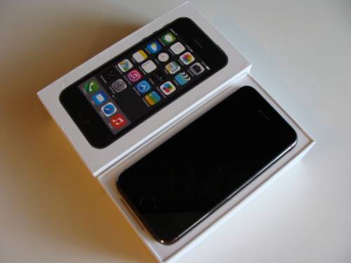 Продам Айфон 5s 16 Гб Space grey оригинал работает все отлично без нареканий сос