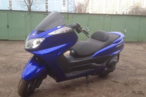 максискутер Yamaha Majesty 400