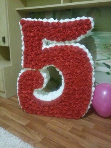 Цифра из салфеток 