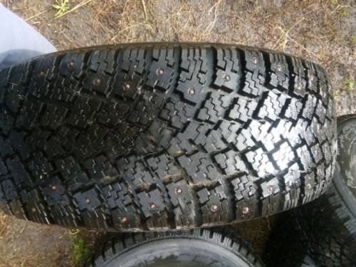 Продам зимнюю резину на дисках 265/70R16