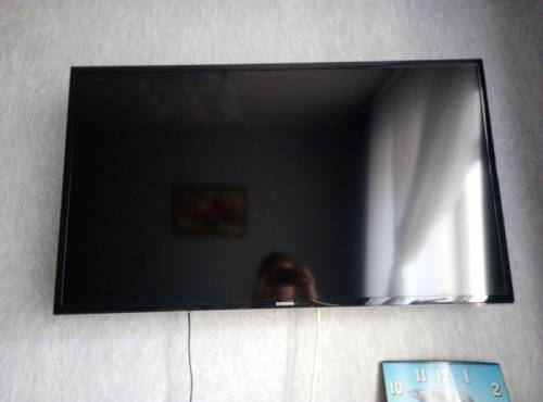 продается телевизор самсунг