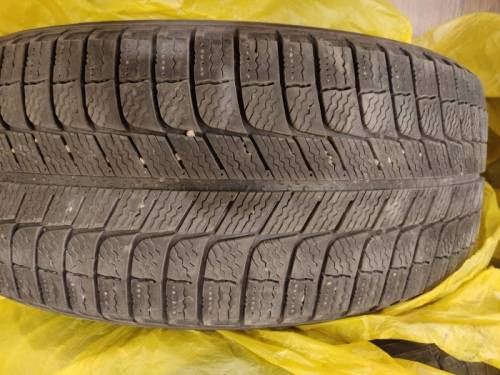 Зимние шины Michelin 225/55R17 3 шт за 4 т.р.