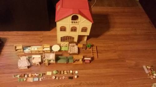 Трехэтажный дом с мебелью Sylvanian Families