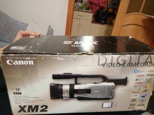 Профессиональная цифровая видеокамера Canon 