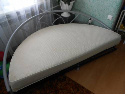 Продам кровать круглую