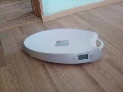 Продам детские весыLaica