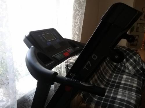Продаётся беговая дорожка Carbon fitness