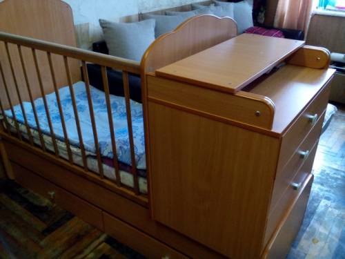Породам детскую кровать