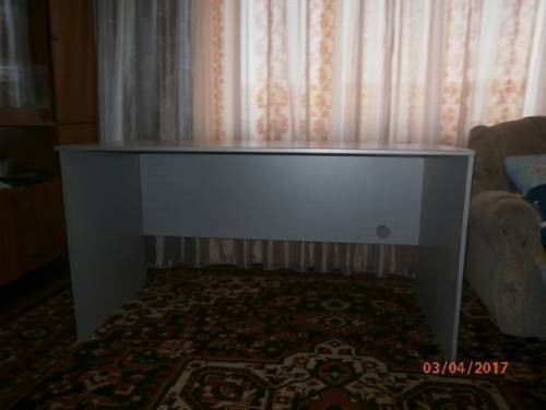 Продам офисную мебель стол и подвесную полку