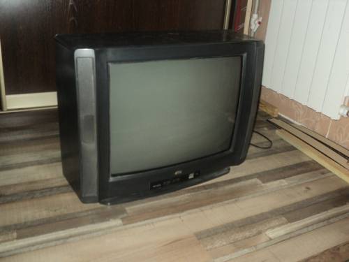 продам телевизор б/у